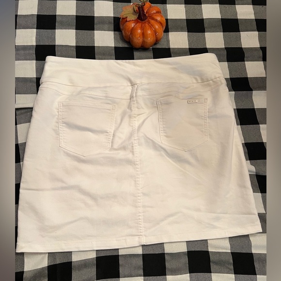 S.C.&CO. Jean skort - Picture 2 of 5